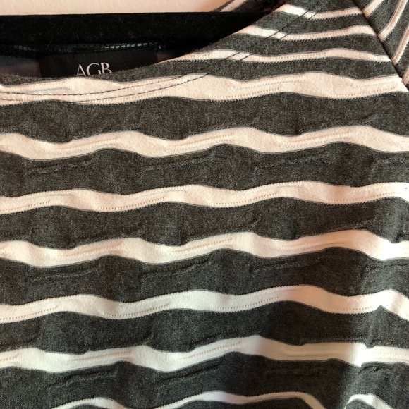 AGB Short Sleeved Dress - Picture 5 of 6